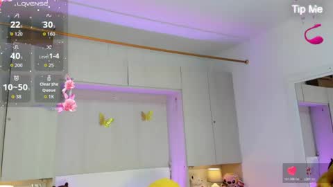 lilywhitee1 online show from June 21, 4:04 am