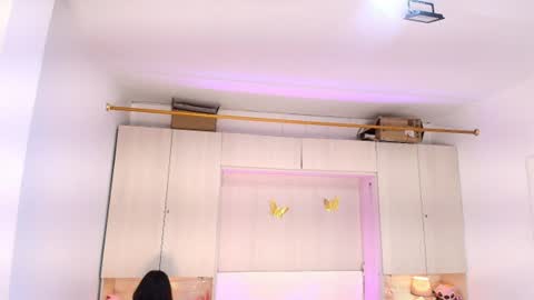 lilywhitee1 online show from July 2, 4:07 am
