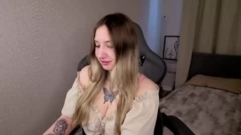 Snapshot of lilyy_lark chatting on May 5, 1:13 am Lilly Lark online show from May 5, 1:13 am