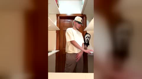 Snapshot of lima_tunes chatting on December 16, 2:49 am lima_tunes online show from December 16, 2:49 am