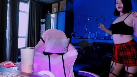 Snapshot of lina2d_tyan chatting on October 2, 8:21 am Lina2D tyan online show from October 2, 8:21 am