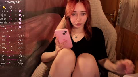 Snapshot of lina_and_lion chatting on December 9, 8:00 am Scarlet online show from December 9, 8:00 am