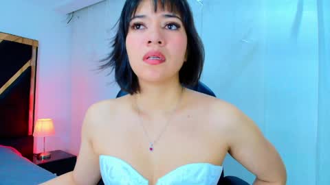  Lina Bedoya  online show from April 10, 11:37 am