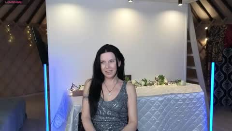 Snapshot of lina_flore chatting on June 3, 9:31 pm lina_flore online show from June 3, 9:31 pm