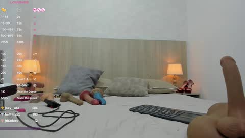 Snapshot of lina_garcia chatting on February 7, 2:26 pm online show from February 7, 2:26 pm