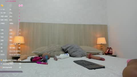 Snapshot of lina_garcia chatting on February 13, 2:42 pm online show from February 13, 2:42 pm