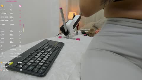 Snapshot of lina_garcia chatting on March 2, 2:43 pm online show from March 2, 2:43 pm