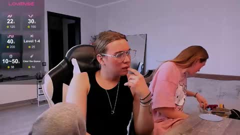 Snapshot of lina_nik chatting on October 19, 11:22 am lina_nik online show from October 19, 11:22 am