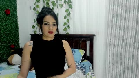 Snapshot of lina_paola chatting on December 3, 9:56 pm paola online show from December 3, 9:56 pm