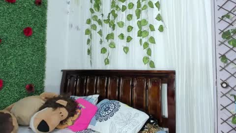 Snapshot of lina_paola chatting on March 8, 1:17 am paola online show from March 8, 1:17 am