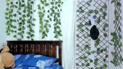 Snapshot of lina_paola chatting on September 17, 11:50 pm paola online show from September 17, 11:50 pm