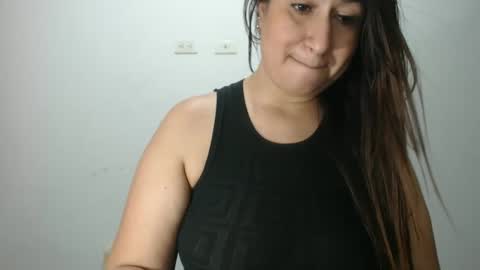 Snapshot of lina_playful chatting on February 10, 5:58 am iiisabella online show from February 10, 5:58 am