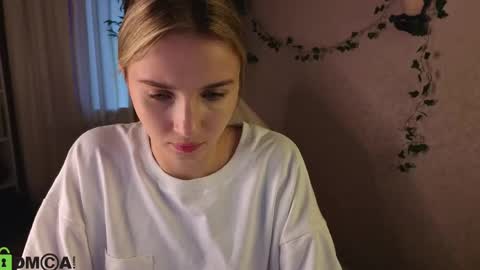 LINA online show from April 24, 1:19 am