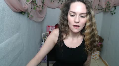 Snapshot of lina_star_s chatting on January 3, 9:47 am Lina online show from January 3, 9:47 am