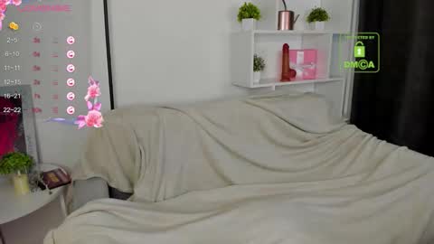 Snapshot of linaderose chatting on October 22, 2:56 am Tiffany online show from October 22, 2:56 am