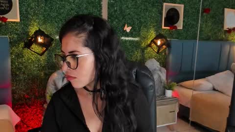 Lina  online show from December 16, 11:59 am