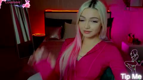 I am Lina online show from November 16, 2:33 pm