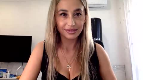 Snapshot of linavora chatting on November 18, 12:20 pm linavora online show from November 18, 12:20 pm