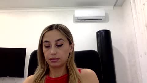 Snapshot of linavora chatting on November 26, 1:23 pm linavora online show from November 26, 1:23 pm