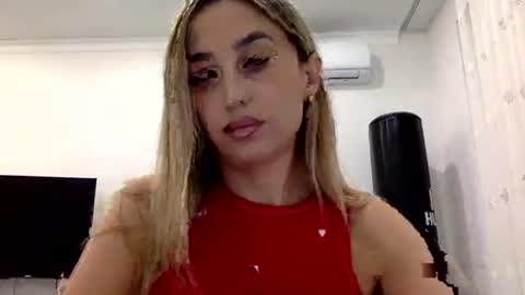 Snapshot of linavora chatting on December 1, 1:38 pm linavora online show from December 1, 1:38 pm