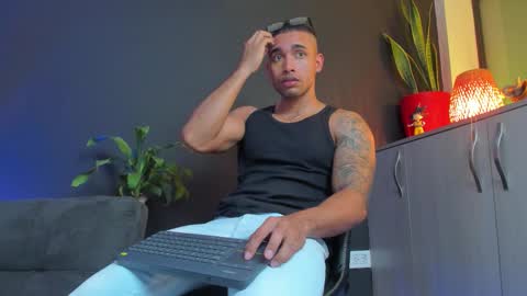 Snapshot of lincom_amith chatting on September 25, 11:52 pm lincom amith online show from September 25, 11:52 pm