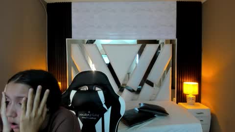  Linda  online show from October 26, 1:06 pm