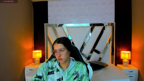  Linda  online show from November 16, 1:06 pm