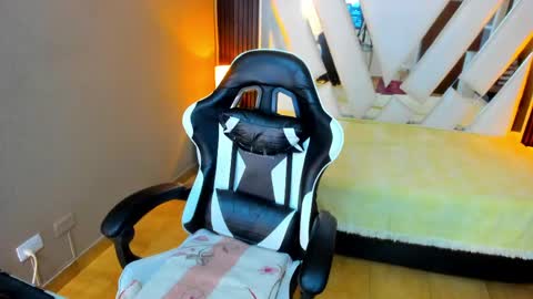  Linda  online show from May 26, 6:48 pm