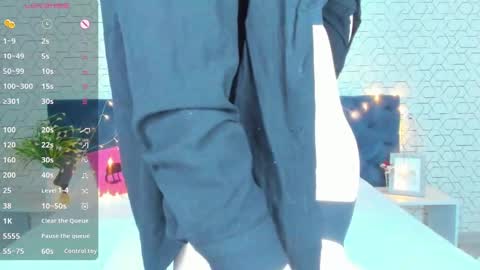 Snapshot of linda__bryant chatting on January 31, 12:28 am Linda GMT2 Mon Tu Fri Sa Su 0300am-1000 am online show from January 31, 12:28 am