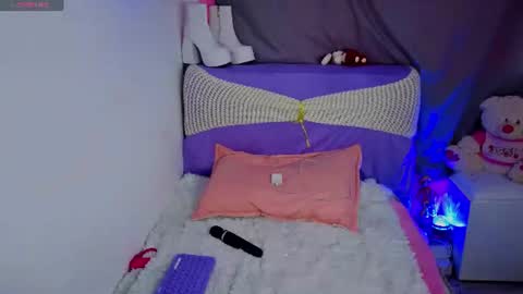 Snapshot of linda_bellucci374516 chatting on June 28, 10:49 pm Linda online show from June 28, 10:49 pm
