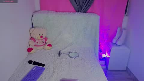 Snapshot of linda_bellucci374516 chatting on July 29, 3:04 am Linda online show from July 29, 3:04 am
