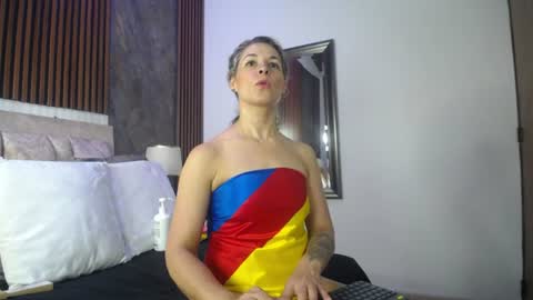 Snapshot of linda_cabal chatting on July 3, 8:37 pm linda cabal online show from July 3, 8:37 pm