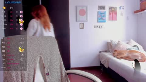 Giggles  online show from December 13, 2:05 pm