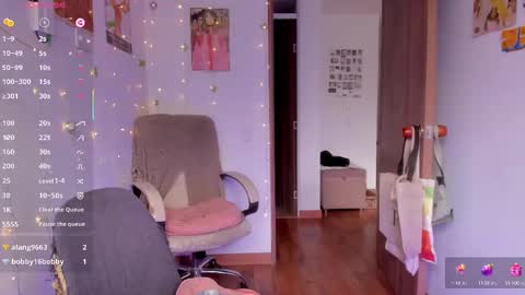 Giggles  online show from September 24, 2:09 pm