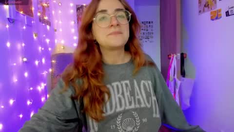 Giggles  online show from October 5, 10:40 pm