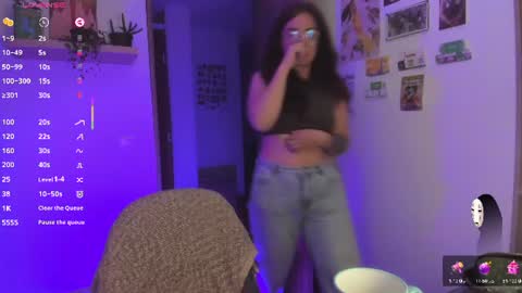Giggles  online show from June 18, 1:06 am