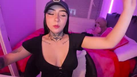 Snapshot of linda_milleer_ chatting on September 14, 2:11 am Lindaa maria online show from September 14, 2:11 am