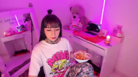 Snapshot of linda_milleer_ chatting on November 4, 5:17 am Lindaa maria online show from November 4, 5:17 am