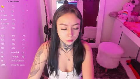 Snapshot of linda_milleer_ chatting on November 9, 9:35 pm Lindaa maria online show from November 9, 9:35 pm