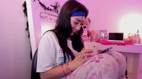 Snapshot of linda_milleer_ chatting on November 12, 9:47 pm Lindaa maria online show from November 12, 9:47 pm