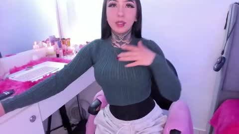 Snapshot of linda_milleer_ chatting on December 4, 1:48 am Lindaa maria online show from December 4, 1:48 am