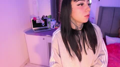 Snapshot of linda_milleer_ chatting on December 17, 5:02 am Lindaa maria online show from December 17, 5:02 am