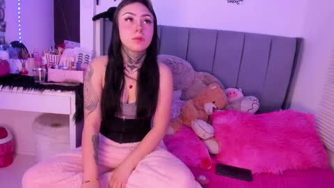 Snapshot of linda_milleer_ chatting on January 12, 11:43 pm Lindaa maria online show from January 12, 11:43 pm