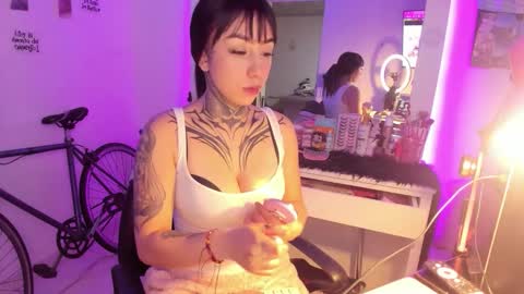 Snapshot of linda_milleer_ chatting on February 22, 9:35 pm Lindaa maria online show from February 22, 9:35 pm