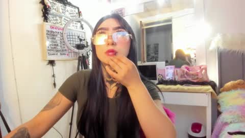 Snapshot of linda_milleer_ chatting on June 14, 9:17 pm Lindaa maria online show from June 14, 9:17 pm