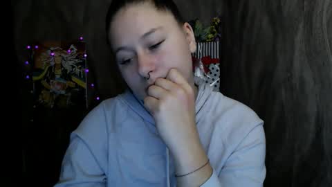 Snapshot of linda_s_ chatting on November 11, 4:18 pm Linda online show from November 11, 4:18 pm