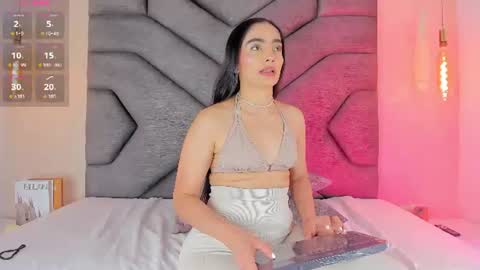 Snapshot of linda_saenz1 chatting on July 4, 11:27 am Linda Saenz online show from July 4, 11:27 am