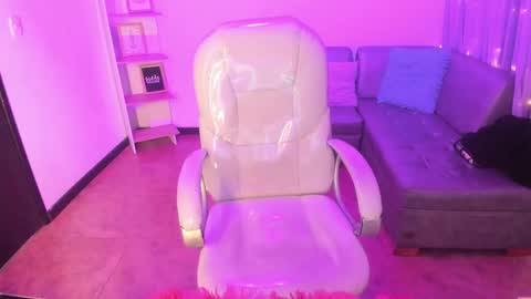 Snapshot of lindaa_miller chatting on March 9, 4:27 am linda miller online show from March 9, 4:27 am