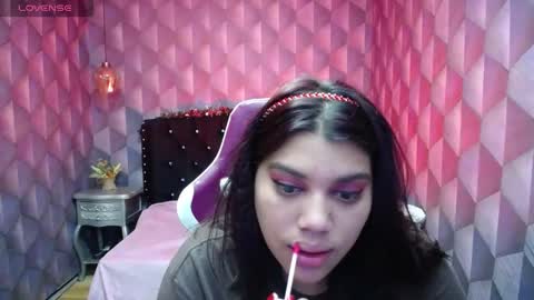 Snapshot of lindabreexlove chatting on December 26, 2:22 am online show from December 26, 2:22 am