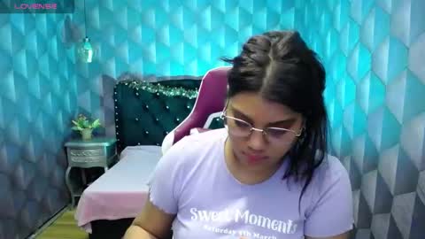 Snapshot of lindabreexlove chatting on December 29, 3:33 am online show from December 29, 3:33 am